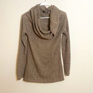ReneeC. Women's light weight off the shoulder or wear scoop neck sweater size M